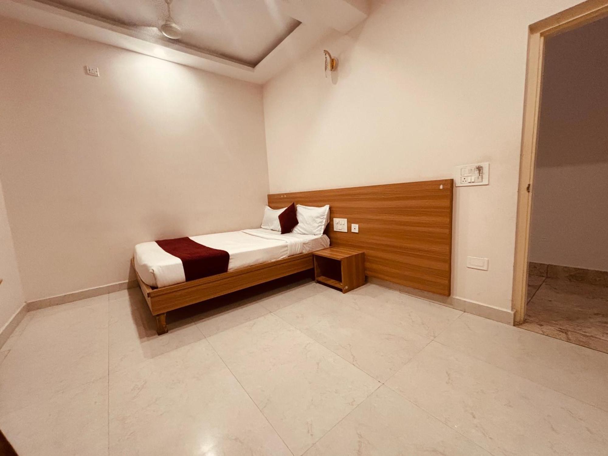 Seema Palace Inn 1 Km From Railwaystaion Mysore Exterior foto